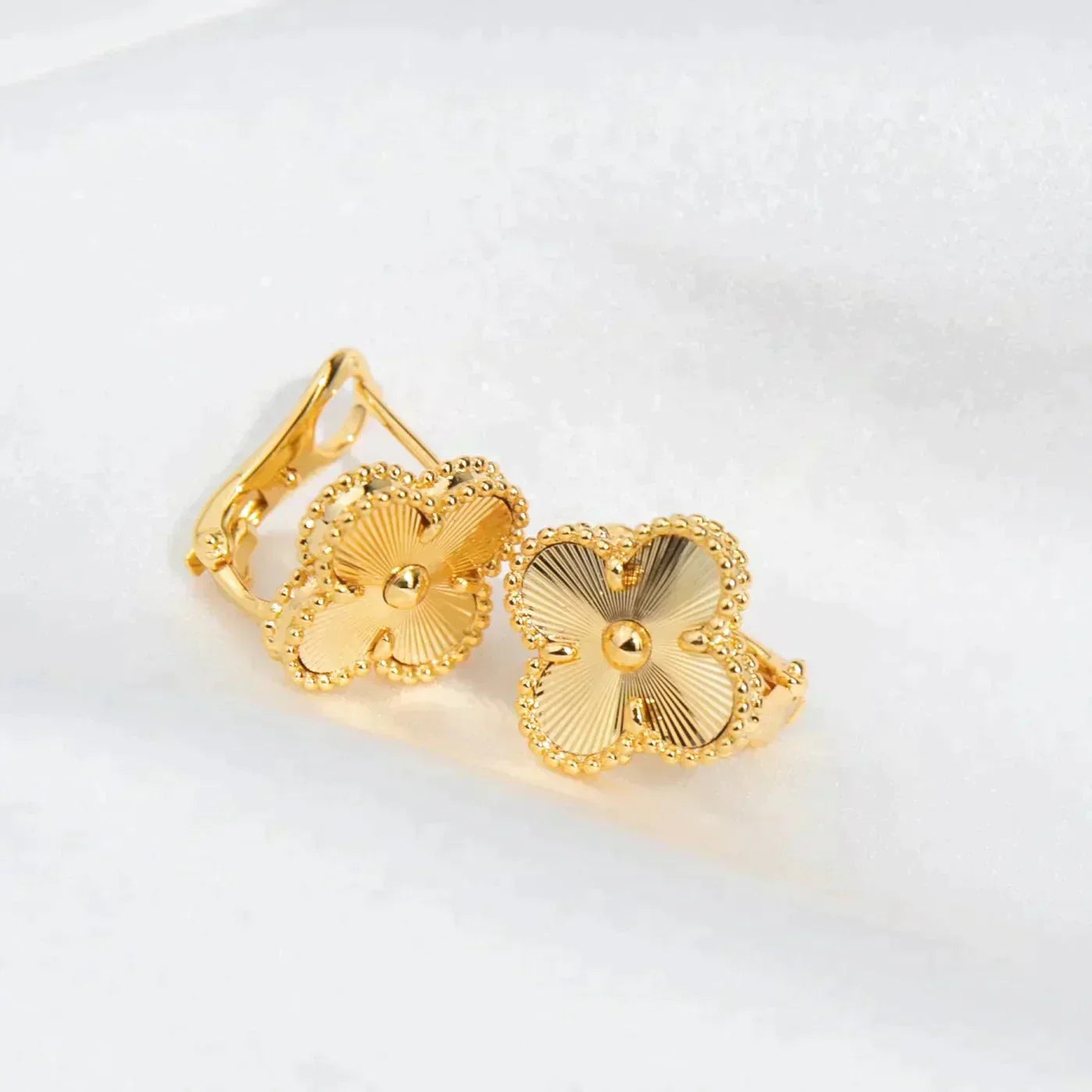 [Mystic]CLOVER MEDIUM 1 MOTIFS LASER EARRINGS