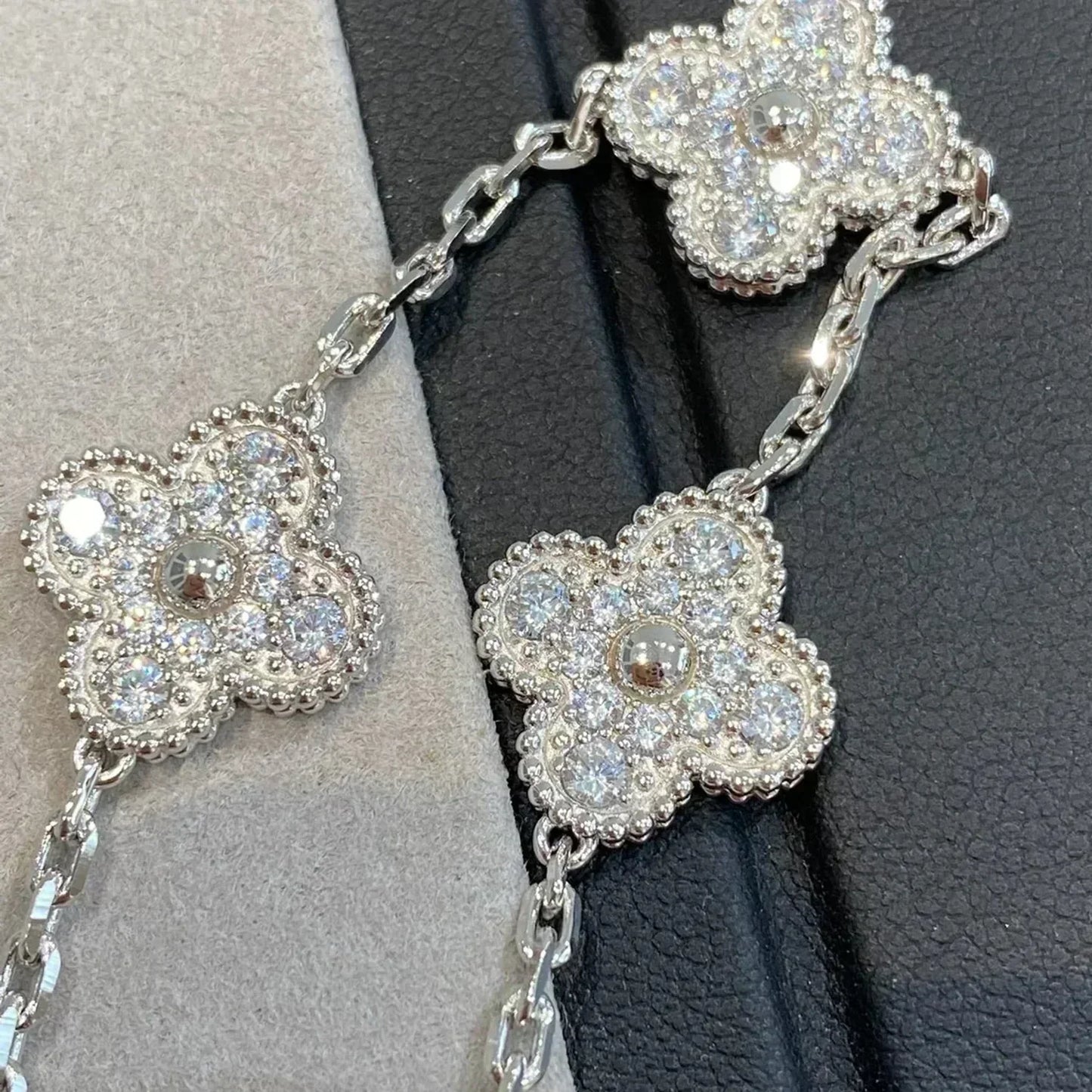 [Mystic] CLOVER 5 MOTIF FULL DIAMOND BRACELET COLLECTION