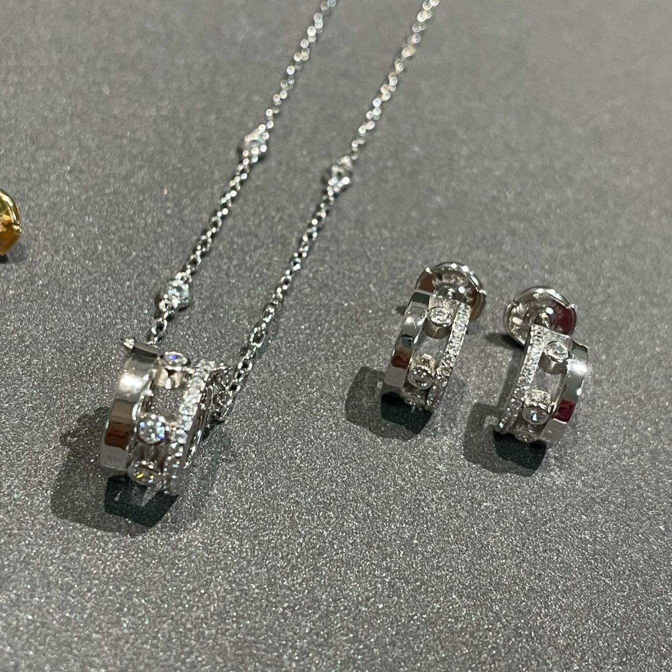 [Mystic ]CHAIN MOVE ROMANE PEDAND NECKLACE