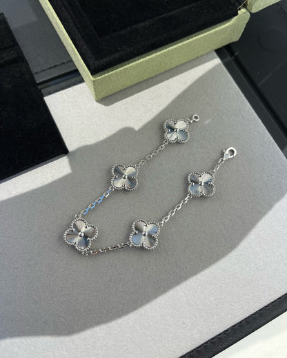 [Mystic] CLOVER 5 MOTIF LASER BRACELET COLLECTION
